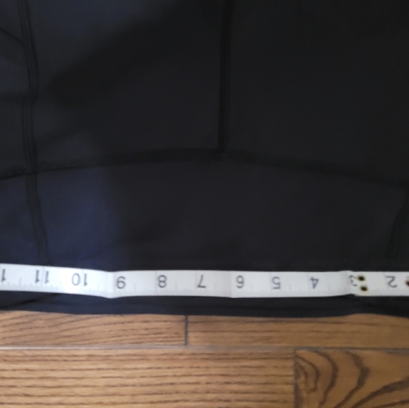 Lululemon Leggings, rouched legs, practically new,worn 2-3 times exc. condition. - Picture 4 of 11